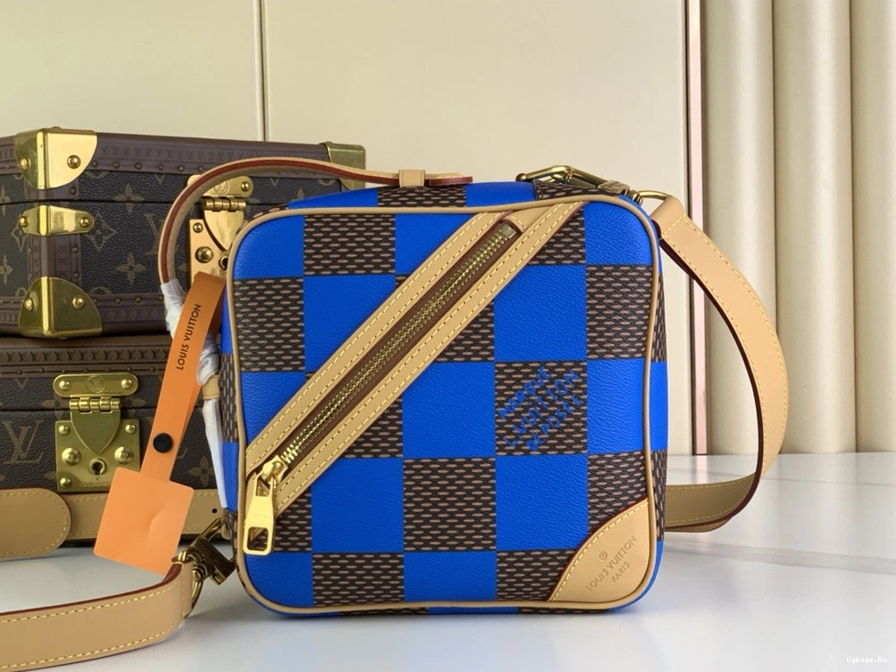 Chess LOUIS VUITTON Messenger-24*24*8CM 0419